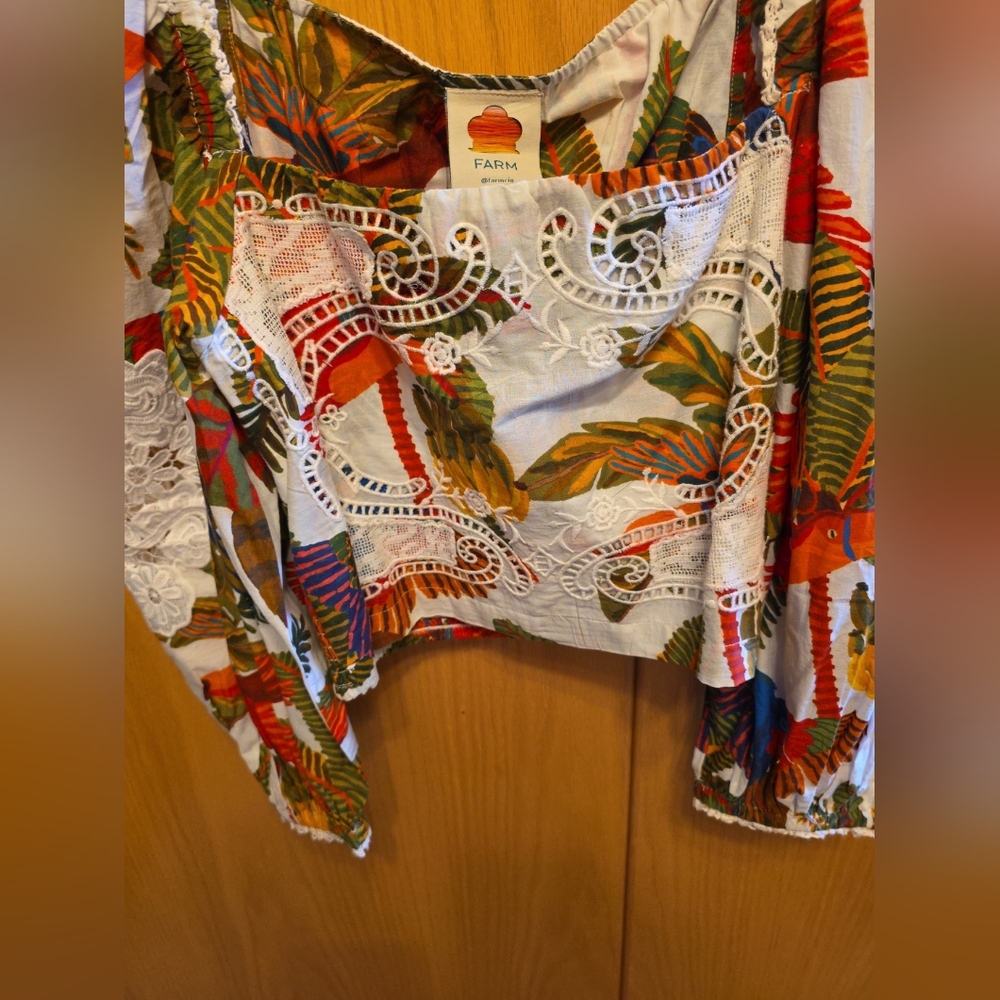 Farm Rio Women's Multicolor Floral Top Sz M NWT.  Macaw Floral Artsy Boho Beachy - Picture 2 of 9